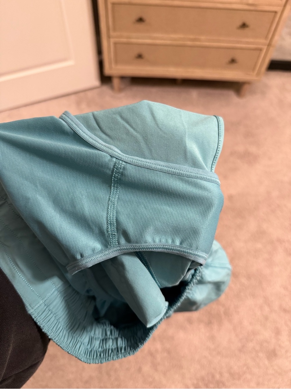 Lululemon EUC Hotty Hot High-Rise Lined Short 2.5" SZ 6 - Picture 7 of 8